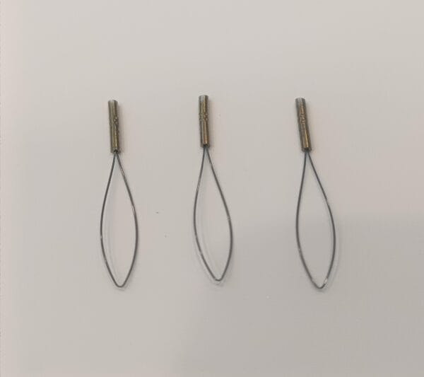 Nitinol alloy shape memory wire passer with superelastic properties for surgical use